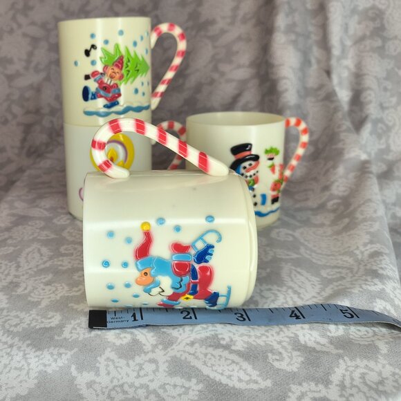 4 vintage 1985 Sterling House plastic 3" Christmas mugs w box, yellowed - Picture 12 of 14